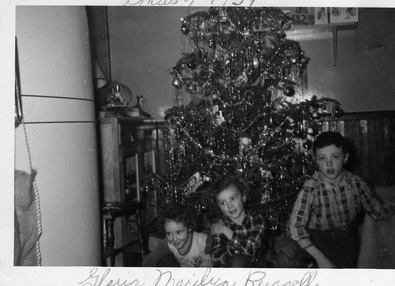 Gloria, Marilyn and Russell Keddy in front of a traditional tree - 1959
